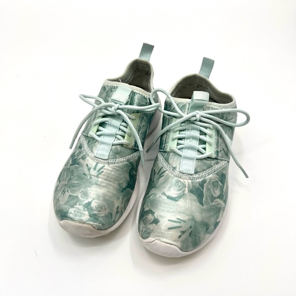 Nike Women’s Juvenate Floral Blue Tennis Sneakers Size 8 - Picture 6 of 16